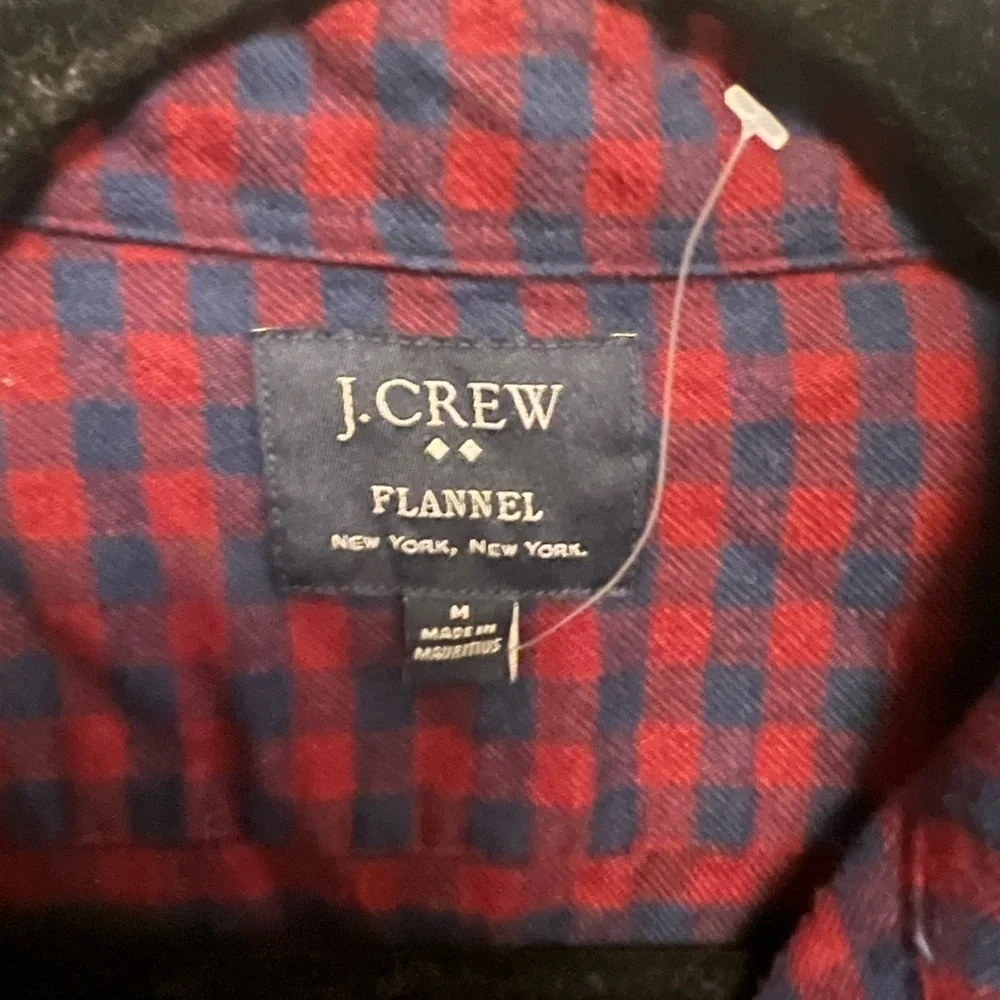 J.Crew flannel shirt red navy plaid long sleeve button down cotton size Medium